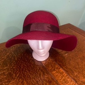 Lucky Brand 100% wool hat. Burgundy.  Great condition.